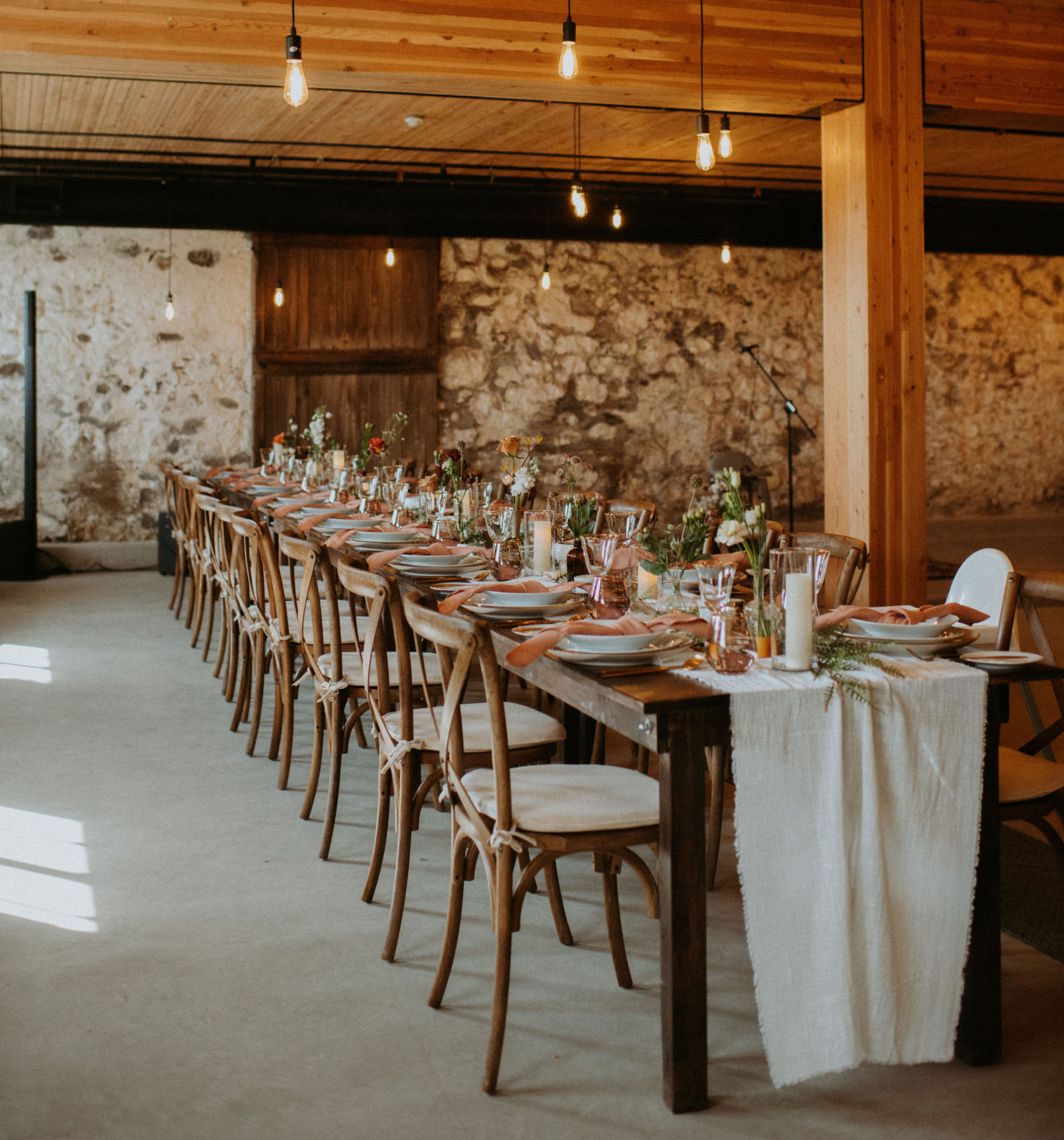 ioana colin wedding table